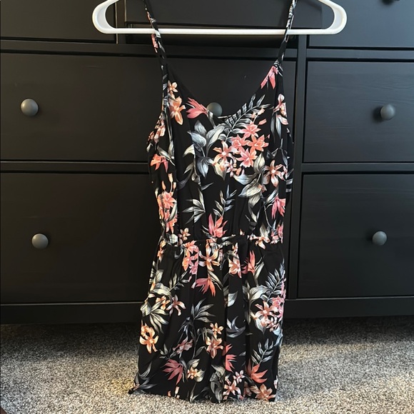 Floral Print Spaghetti Strap Romper with pockets - Picture 1 of 2